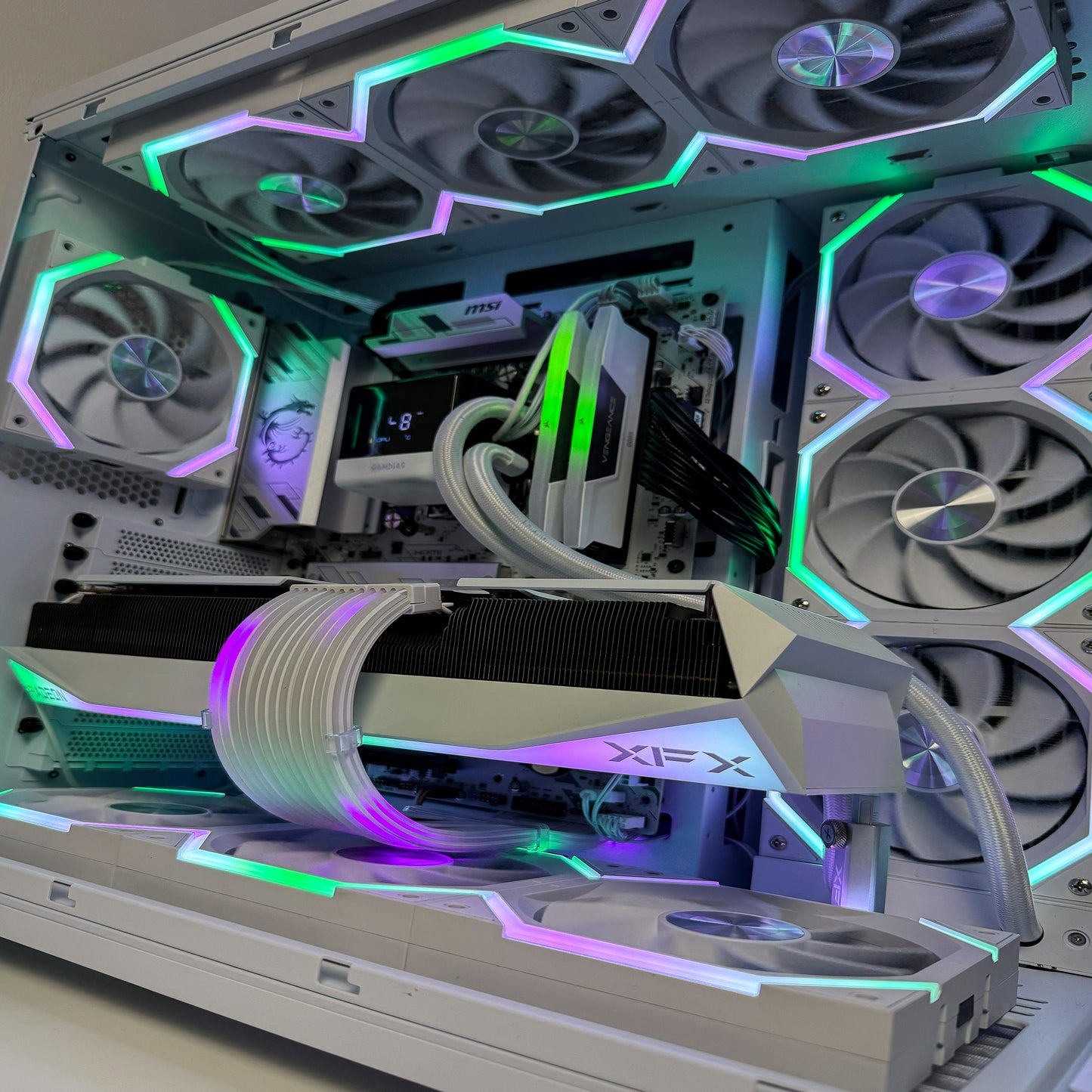 EagleTech OG (RX 9070 XT / RTX 5070 Ti / RTX 5080)